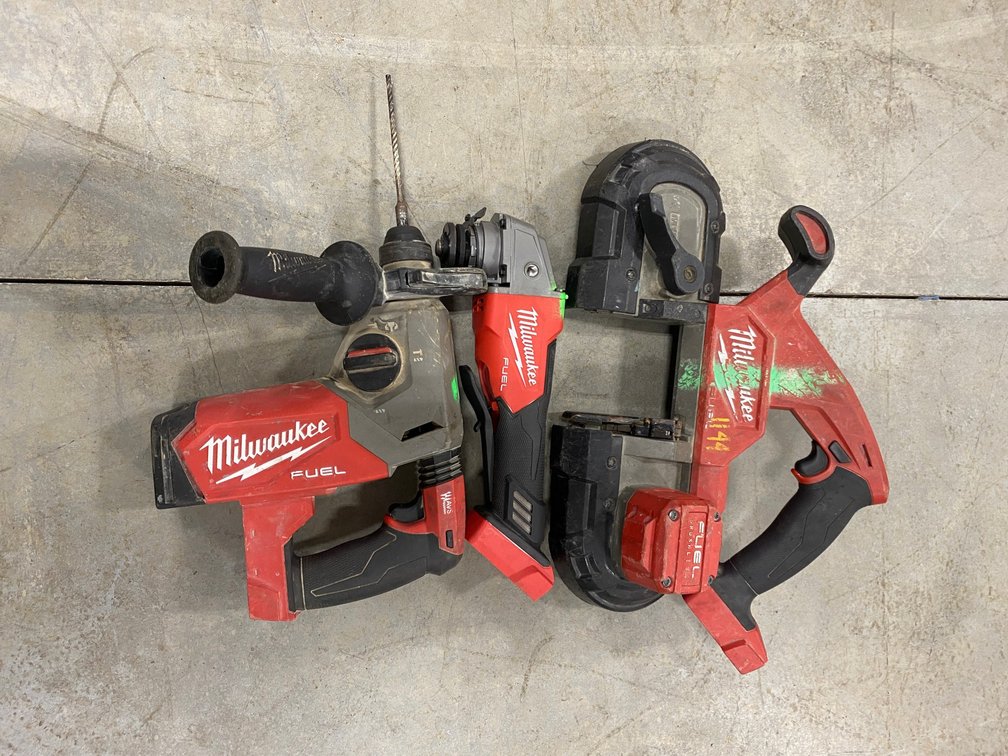 Fuel battery powered rotary hammer, Milwaukee fuel battery powered brushless bandsaw, battery powered Milwaukee grinder