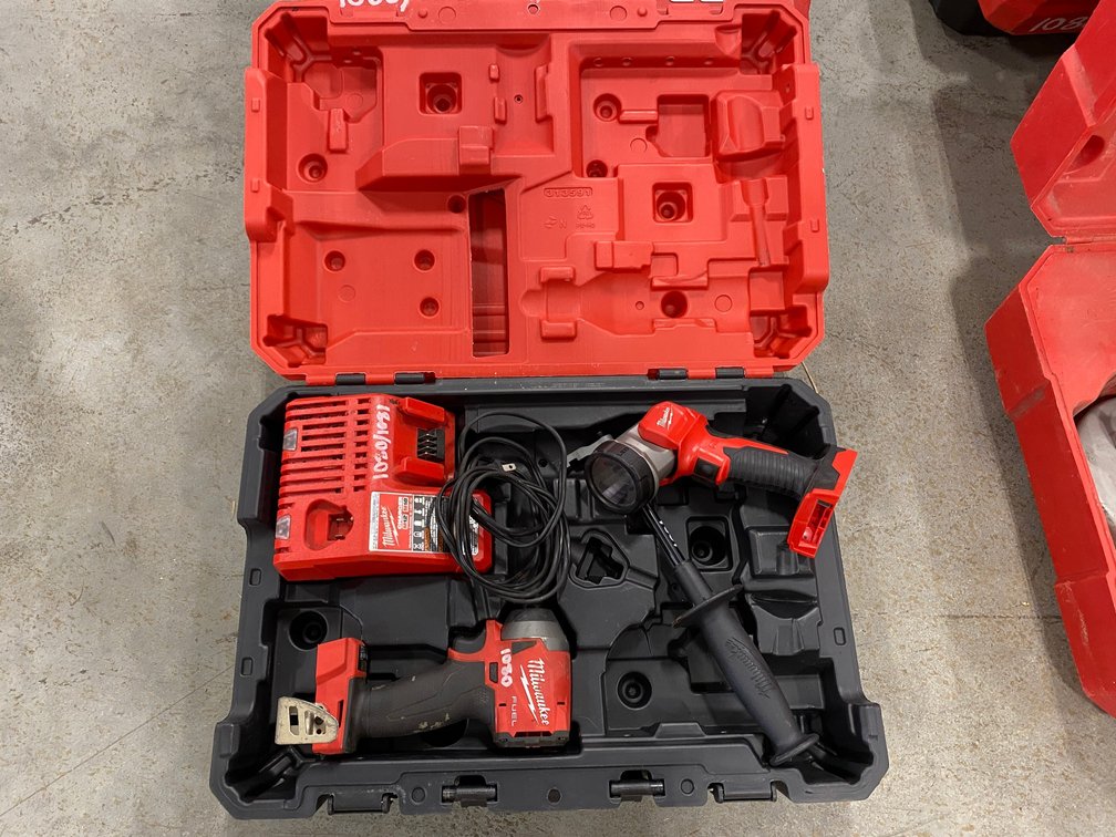 Milwaukee fuel impact and light with charger