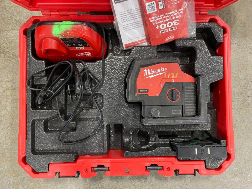 Milwaukee cross line and plumb point laser with battery charger