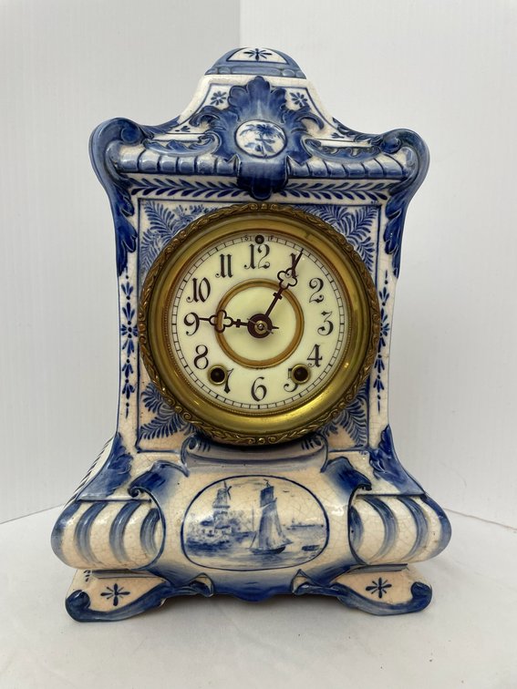 Blue and white ceramic clock in Delft design-with key
