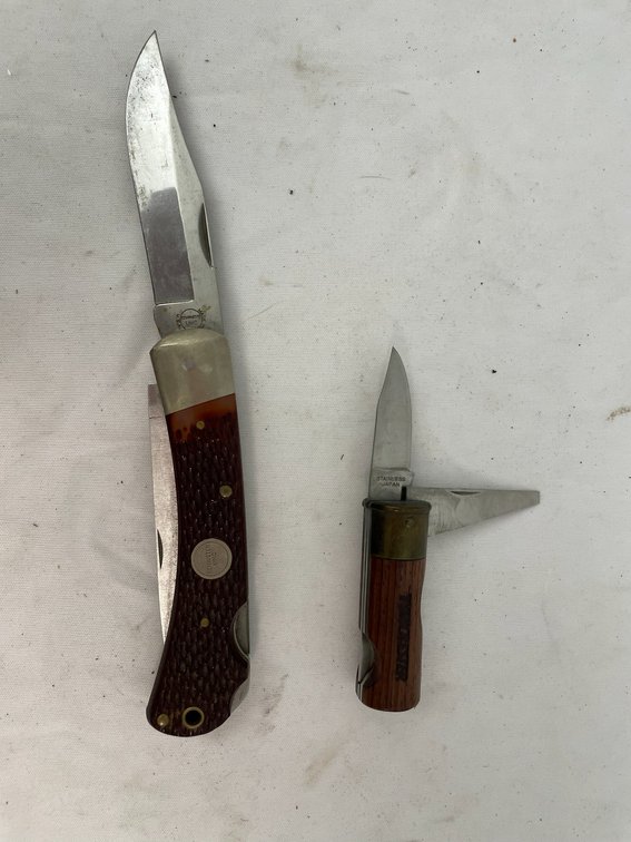 Large knife marked Remington UMC, small knife marked Winchester