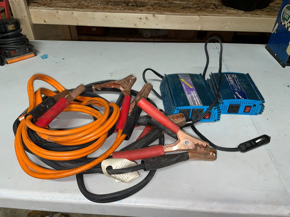 2 Sets of jumper cables, 2 power inverters-140 watt and 300 watt