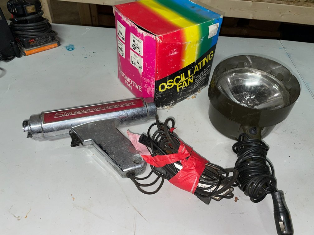 Selection of automotive supplies, oscillation fan, timing light, power supply