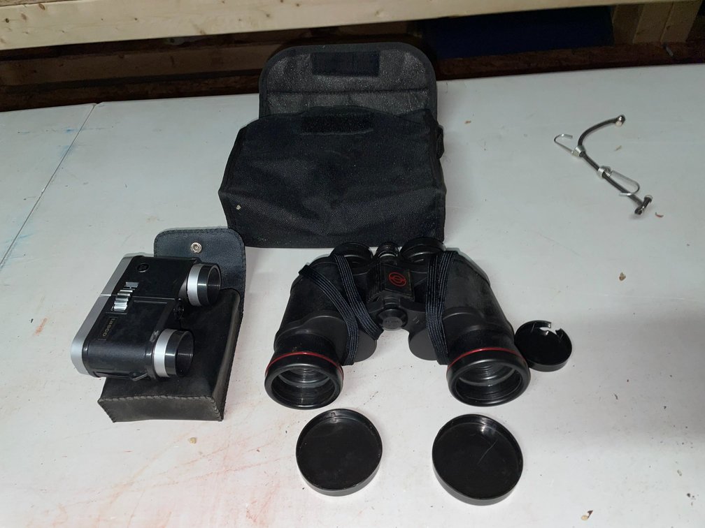 Tasco 3x28 Binoculars, Simmons 9x40WA Binoculars & Halo XL450 Rangefinder