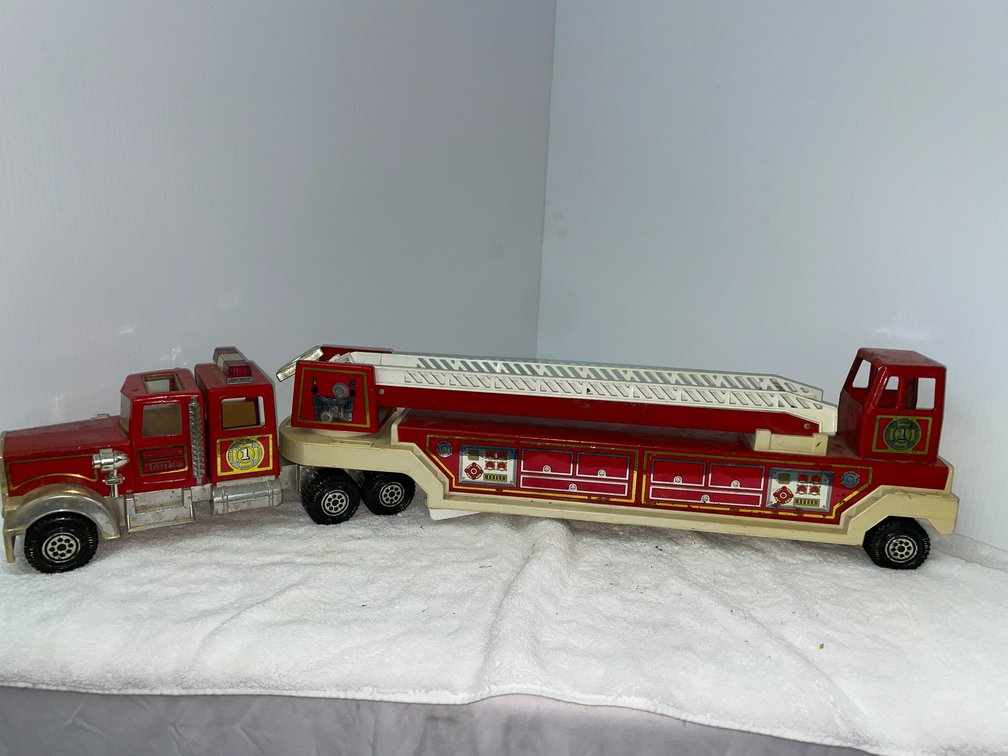 Tonka hook and ladder #1 firetruck**missing section of ladder**