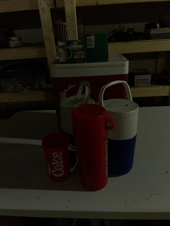 Small Igloo cooler, 2 thermoses