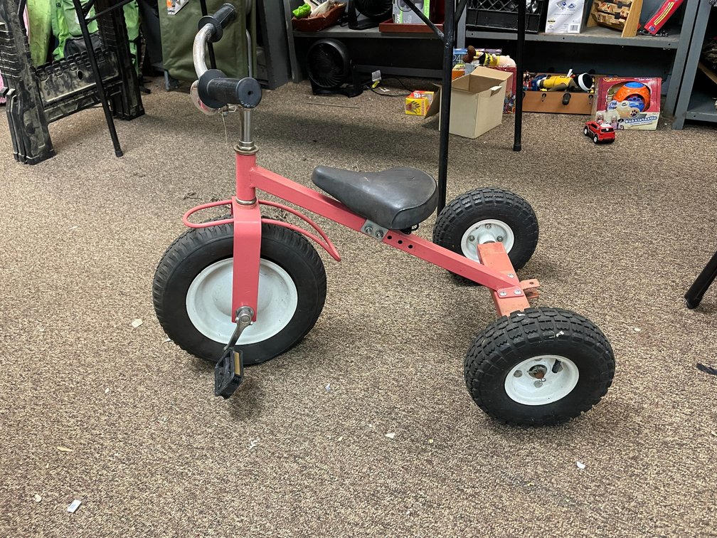 Heavy duty tricycle**front tire needs air**