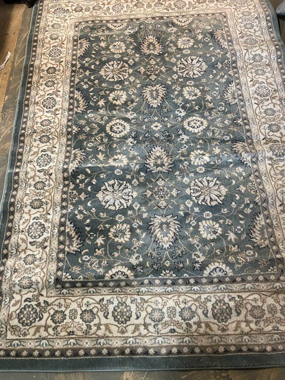 5' 3" x 7' 7" Decorative rug