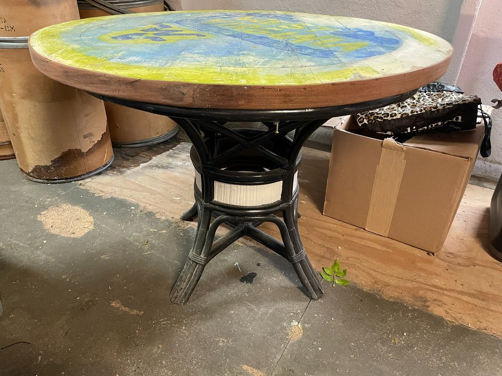 47" Round table with 2 chairs