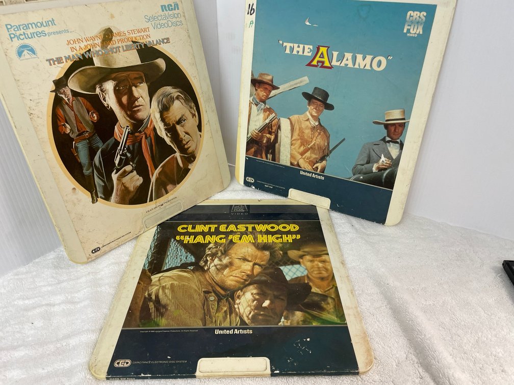 3 Select Division movie discs-The Man Who Shot Liberty Valance, The Alamo, Hang 'Em High