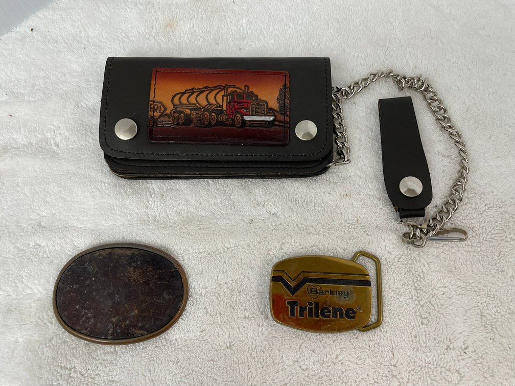 Trucker wallet with chain, belt buckle with leather front, belt buckle from Barkley Trilene