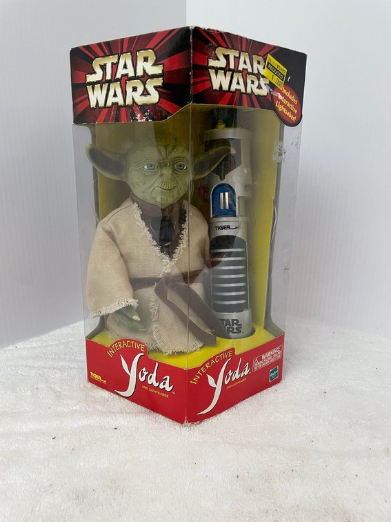 Star Wars-Yoda with interactive light saber included