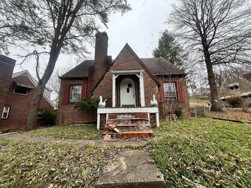 Image for 3 Bedroom on a Spacious Lot in Charleston Selling to the Highest Bidder