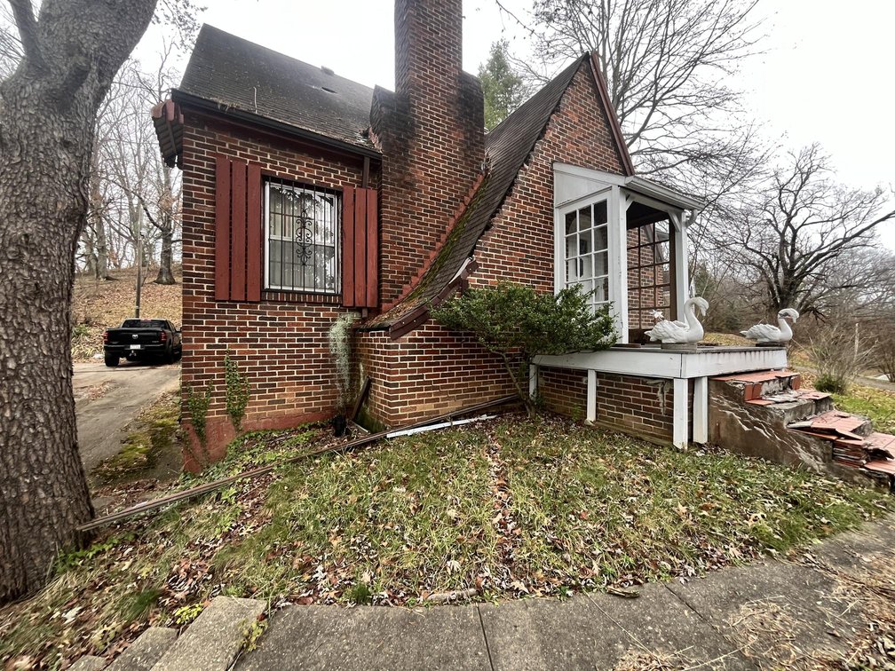 Image for 3 Bedroom on a Spacious Lot in Charleston Selling to the Highest Bidder
