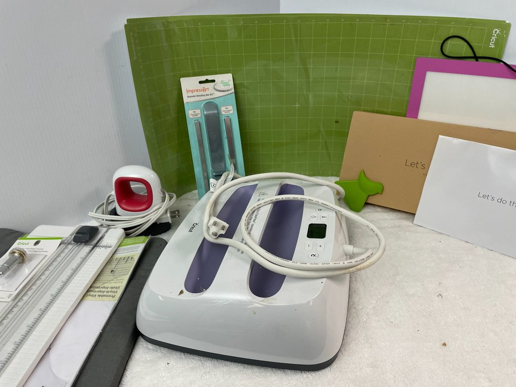 Large selection of Cricut accessories