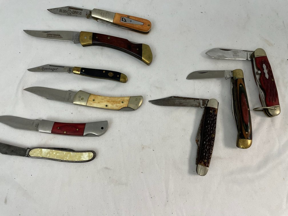 Selection of pocket knives, lock blades