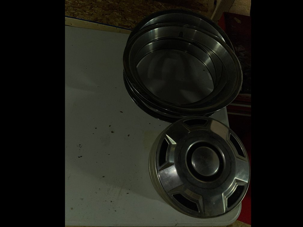 Beauty rings and center hubcaps for a vintage truck