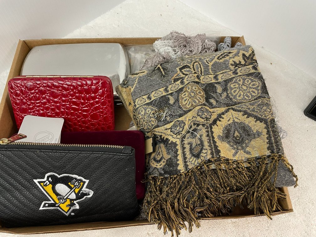 2 Ladie's scarves, ladie's evening bag, small jewelry boxes