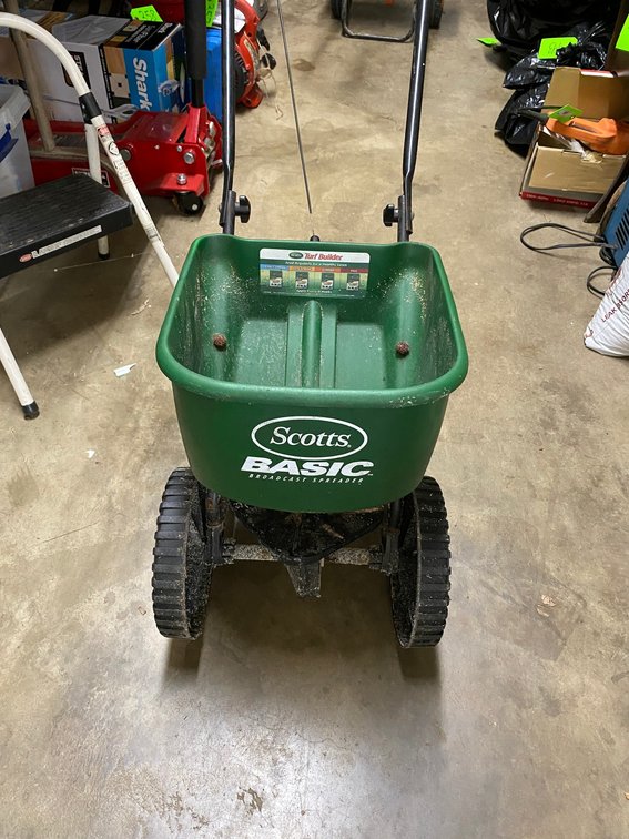 Scotts Basic Broadcast Spreader