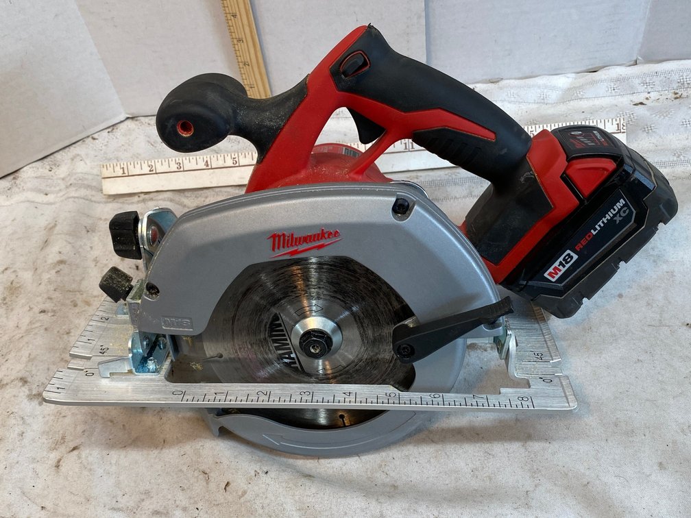 Milwaukee 6 1/2 Inch Circular Saw, 18 Volt, with 1 Battery
