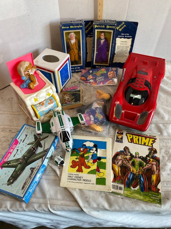 Car CD Player with AM/FM Radio, Presidents Dolls, Space Jam,  Daffy Duck Plush