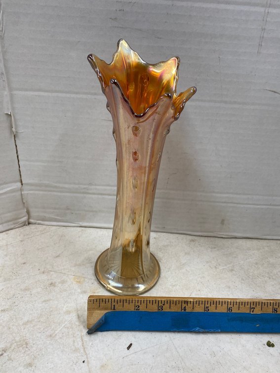 Swung vase 11"