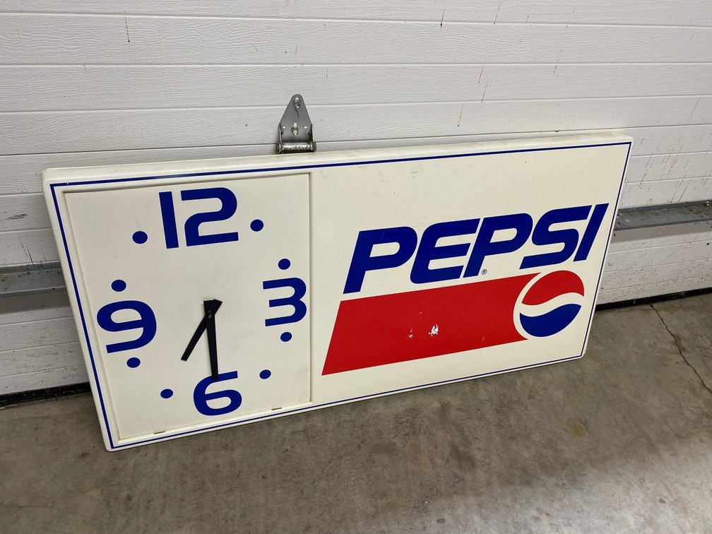 Plastic Pepsi clock