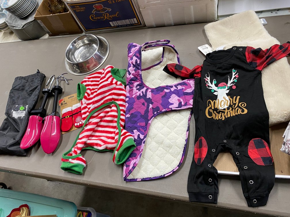 Shoe Stretchers, Dog Bowl, Some Pet Coats, Merry Christmas Pat Pat Sleeper