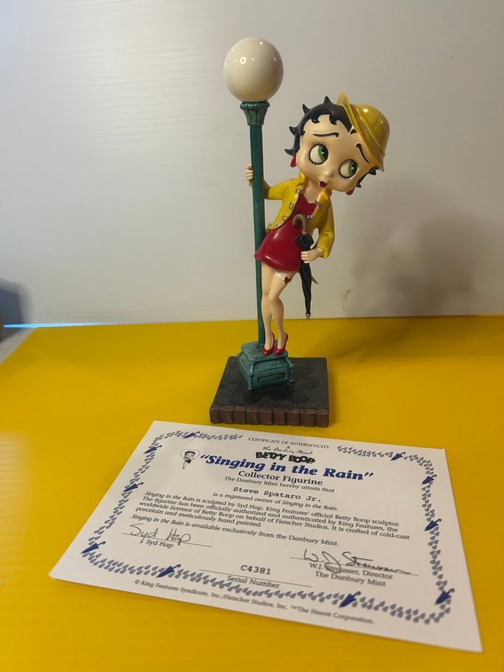 Danbury Mint Betty Boop Singing In The Rain