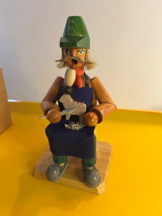 German Smoker-The Wood Carver