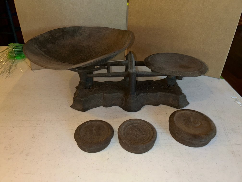 Early cast iron scale with weights