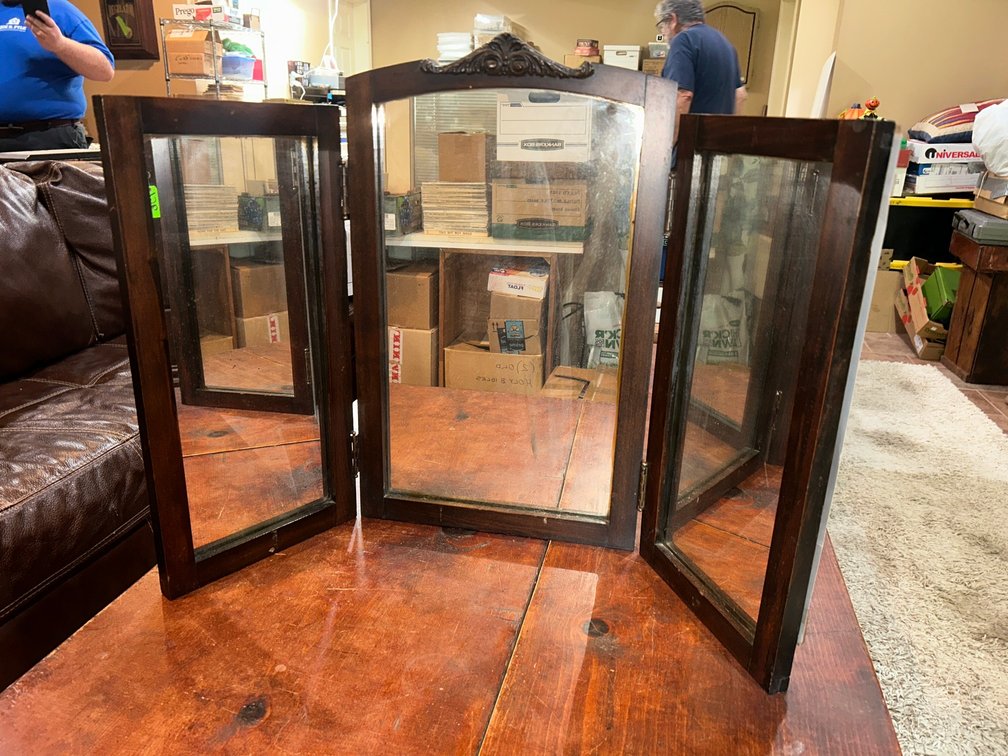 Tri-fold tabletop vanity mirror