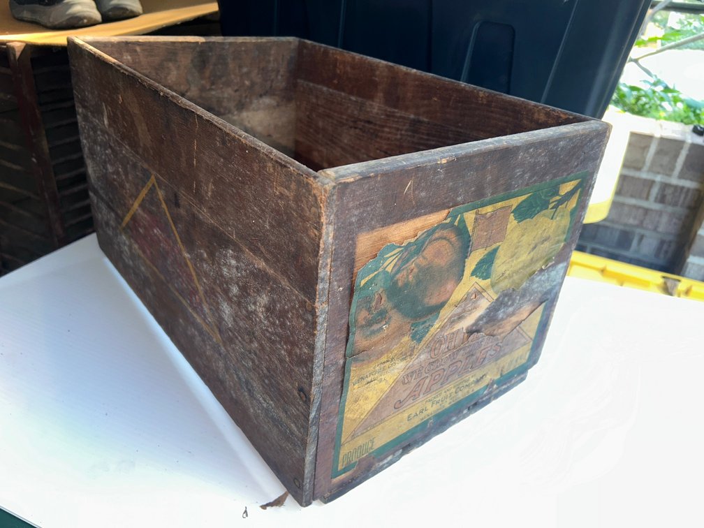 Oh Yes We Grow the Best Earl Fruit Company advertising crate