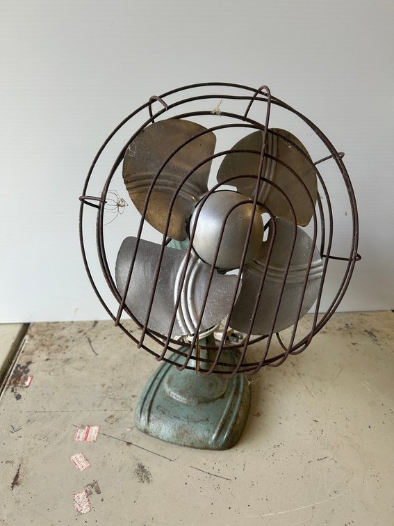All metal oscillating desktop fan