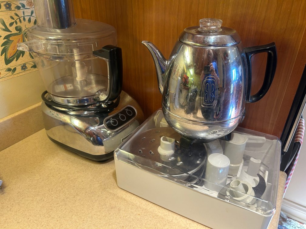 Kitchen Aid food processor with all parts, electric tea kettle