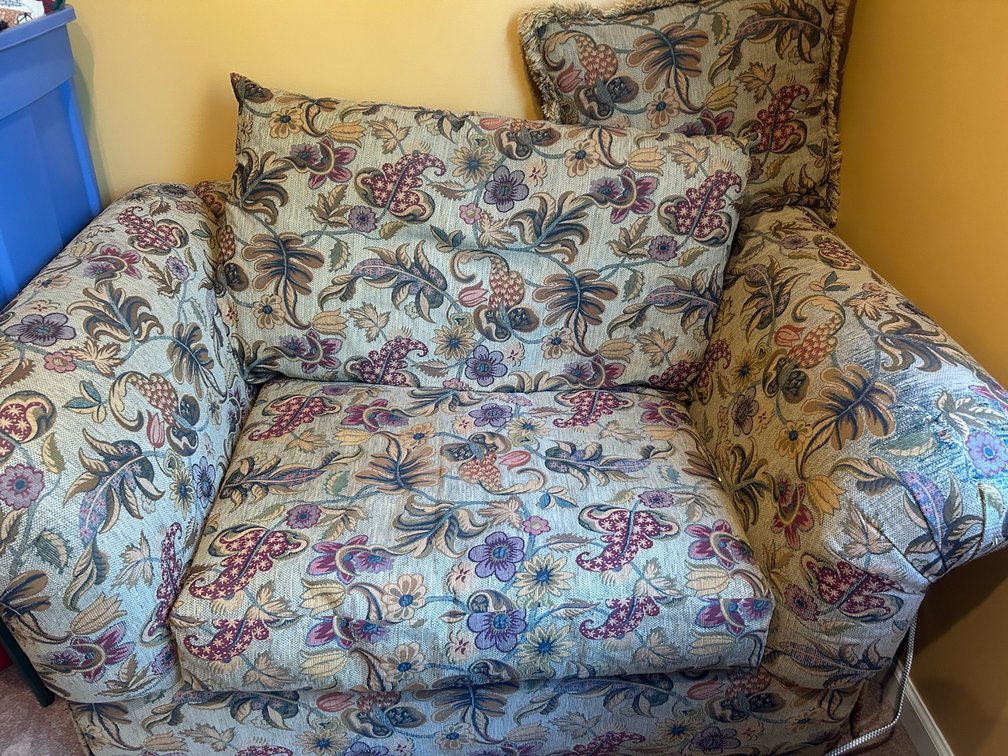 2 Oversize chairs with ottoman