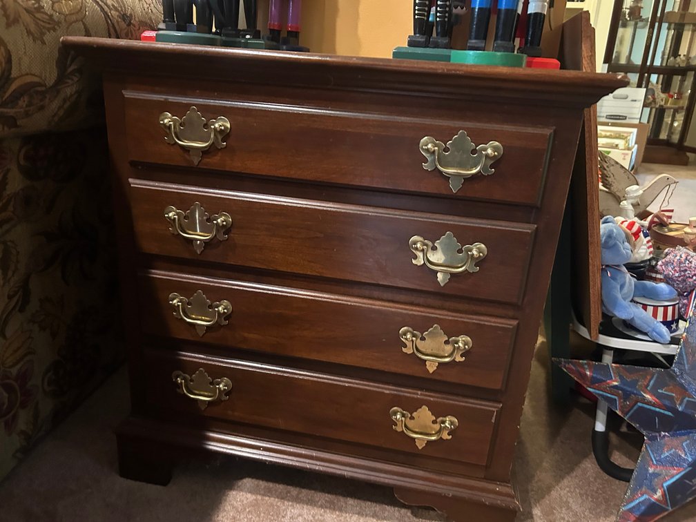 Small 4 drawer chest