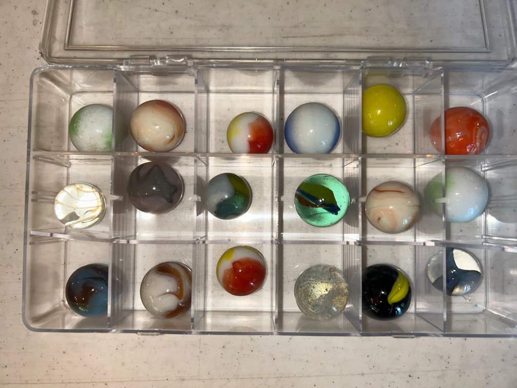 18 Glass shooter marbles