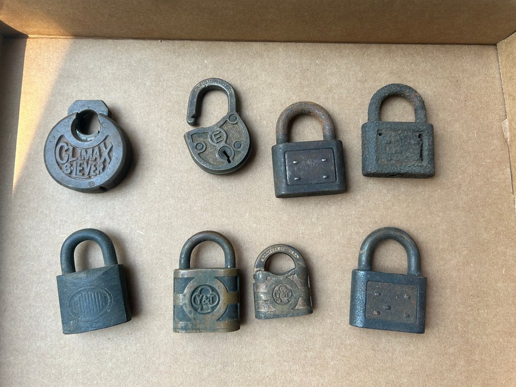 8 Locks-no keys