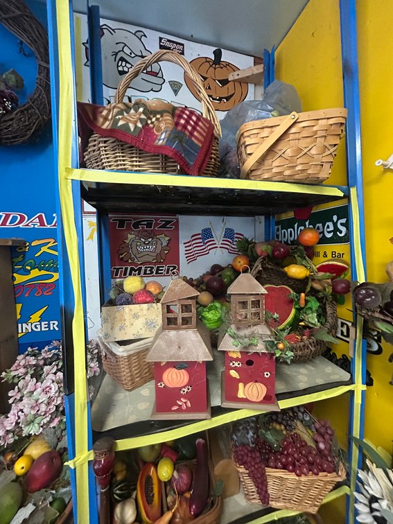 Baskets, decorative fruit