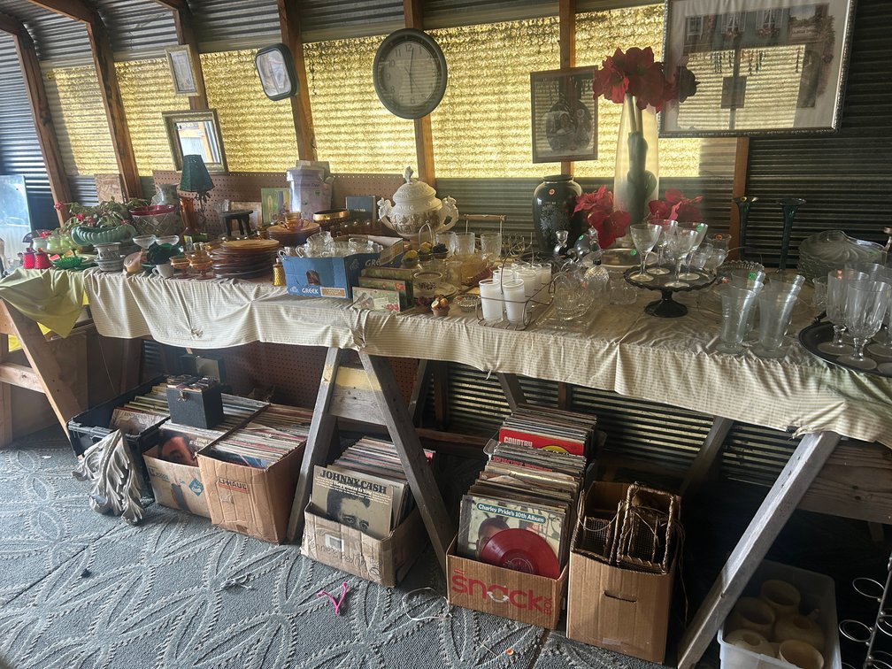 Everything below and on top of table