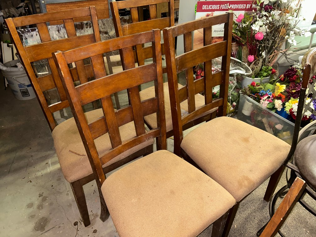 Collection of wooden chairs and 1 metal chair
