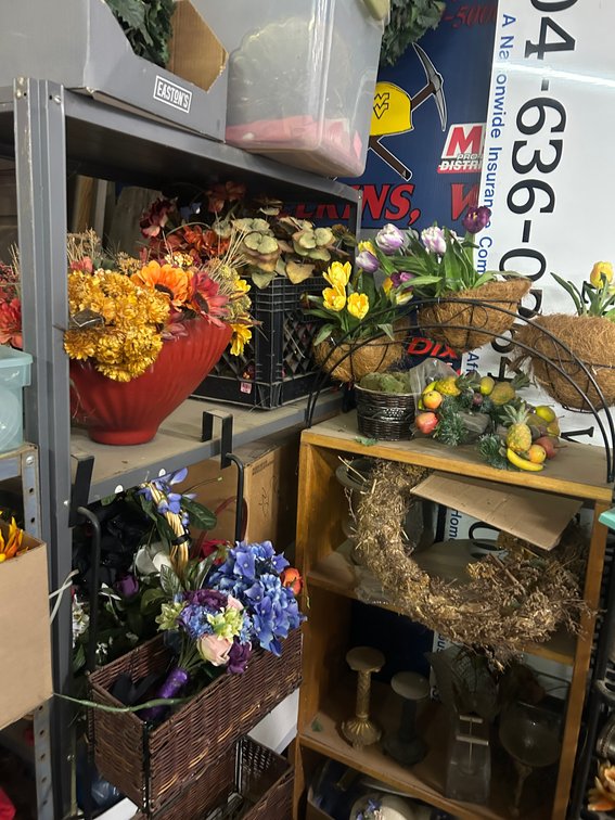 Contents on shelf