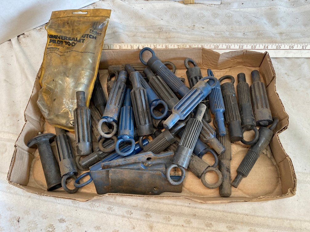 Clutch aligning Tools and a Universal Clutch Pilot Tool Set