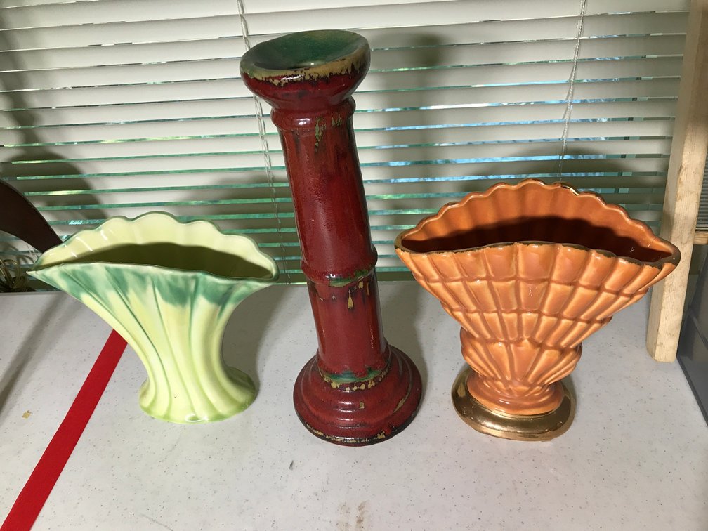 2 Clamshell flower pots, misc.