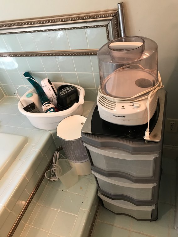 Duracraft humidifier, storage tup with drawers, radio, misc.