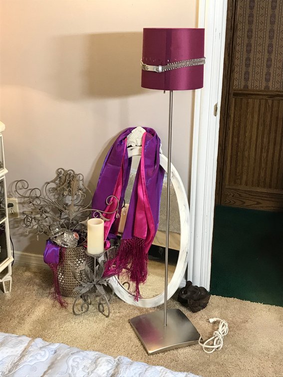 Floor lamp, decorative items, misc.