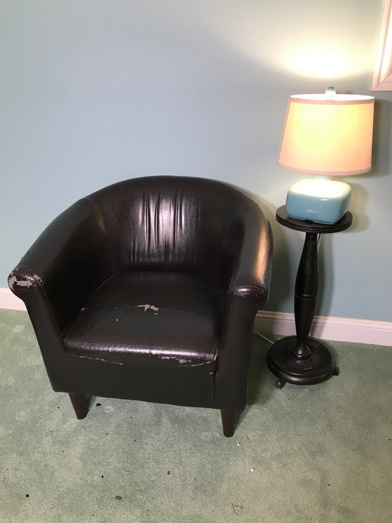 Chair, pedestal style side table, electric lamp