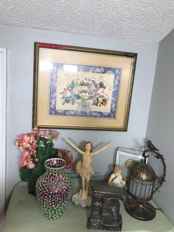 Flower vase, lamp, decorative items, wall hanging