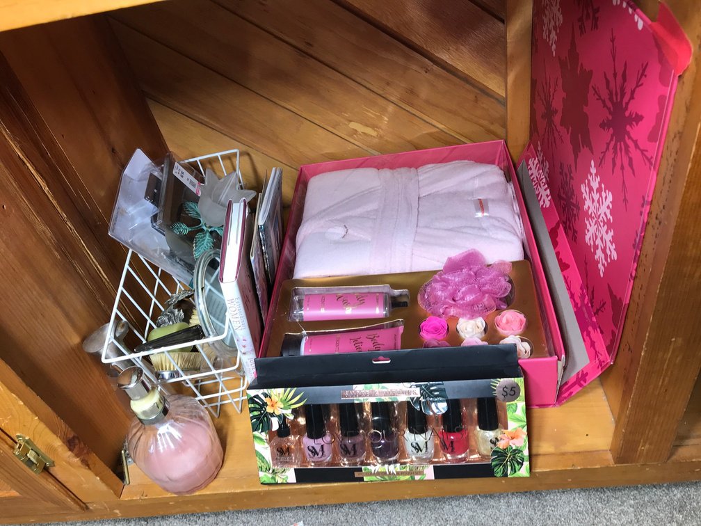 Cosmetics, robe, gift sets, etc.